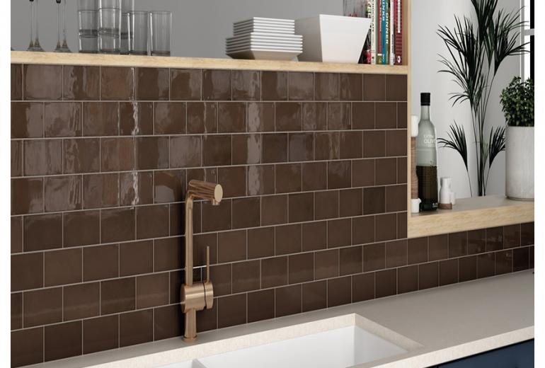 Village Walnut Brown Gloss 13,2x13,2