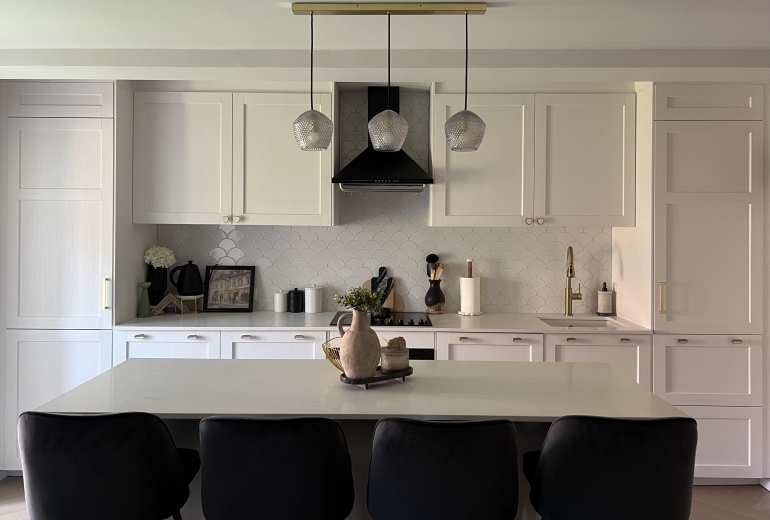 Scale Fan White Gloss