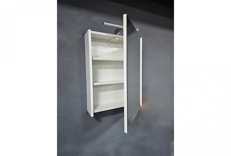 Ogledalo-ormarić Sharp 50 sa lampom