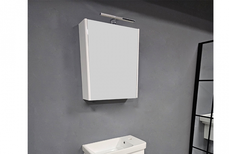 Ogledalo-ormarić Sharp 50 sa lampom